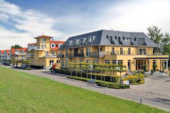 Promenade und Hotels in Zingst